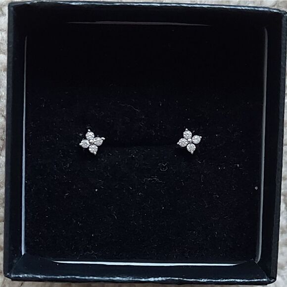 925 Silver Small Flower Studs - Picture 2 of 6
